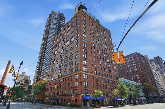 400 E 59th St Apt 16D, New York City, NY 10022