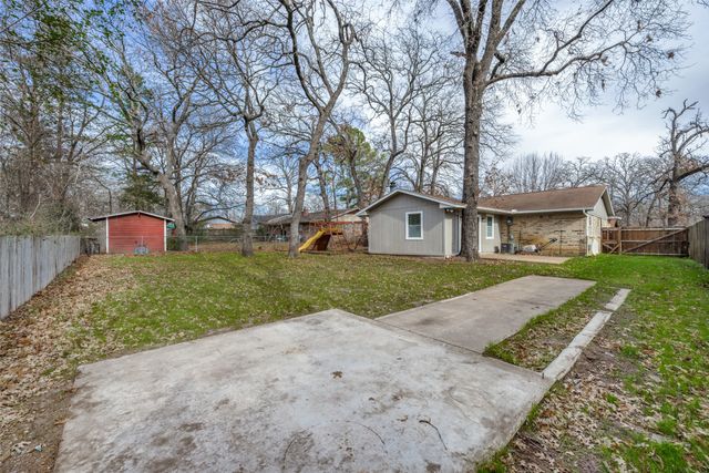 2923 W Day Street, Denison, TX 75020