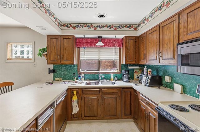 38324 Santa Anna Street, Clinton Township, MI 48036