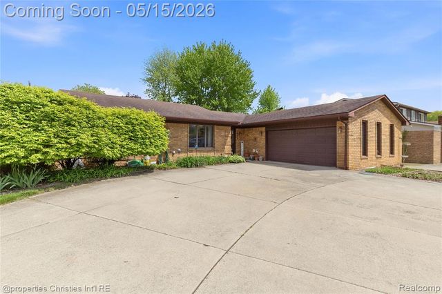 38324 Santa Anna Street, Clinton Township, MI 48036