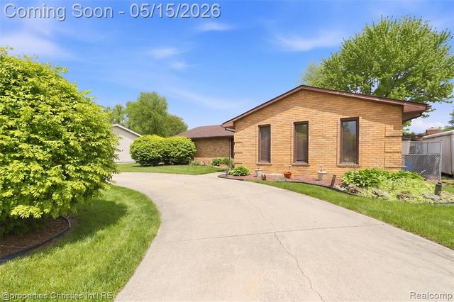 38324 Santa Anna Street, Clinton Township, MI 48036