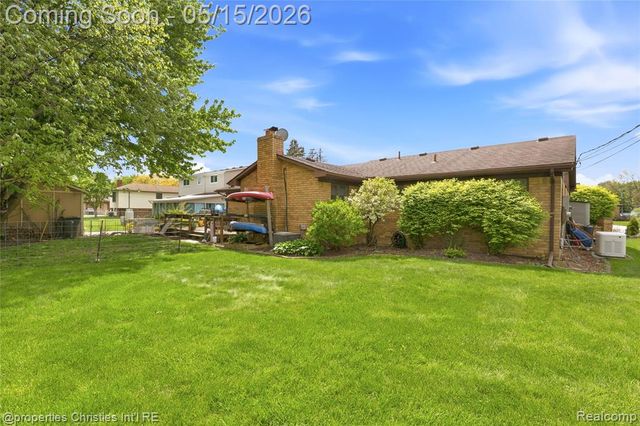 38324 Santa Anna Street, Clinton Township, MI 48036