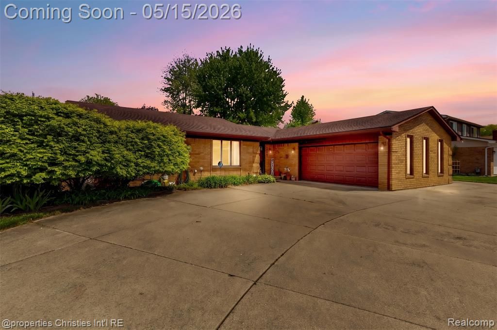 38324 Santa Anna Street, Clinton Township, MI 48036