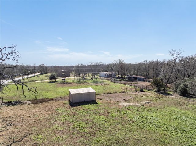 10466 Old Hearne Road, Hearne, TX 77859