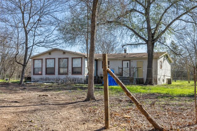 10466 Old Hearne Road, Hearne, TX 77859