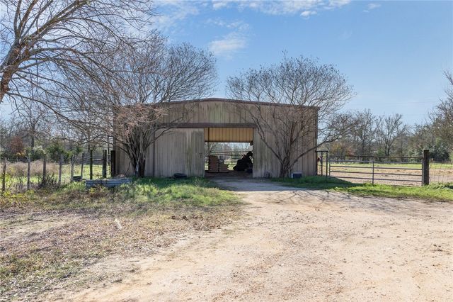 10466 Old Hearne Road, Hearne, TX 77859