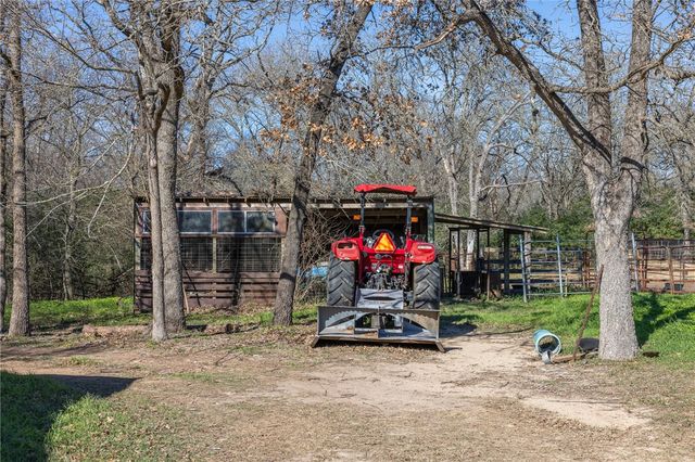 10466 Old Hearne Road, Hearne, TX 77859