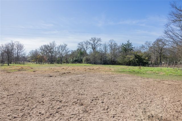 10466 Old Hearne Road, Hearne, TX 77859