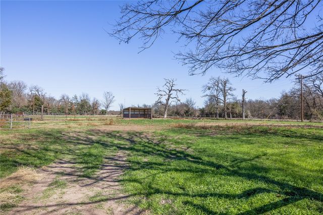 10466 Old Hearne Road, Hearne, TX 77859