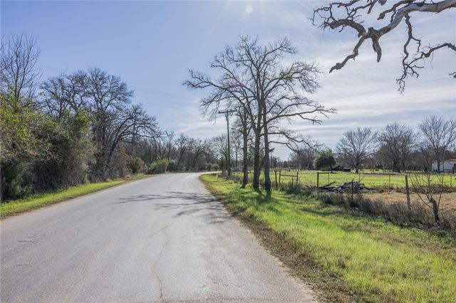 10466 Old Hearne Road, Hearne, TX 77859