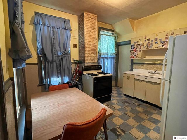 1006 S 25th Street, Omaha, NE 68105