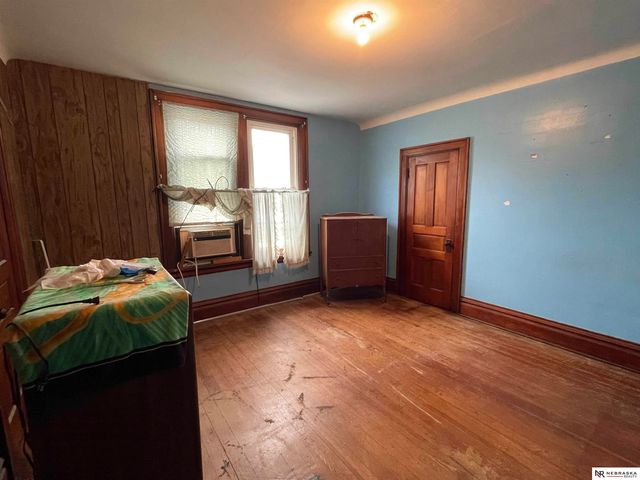 1006 S 25th Street, Omaha, NE 68105