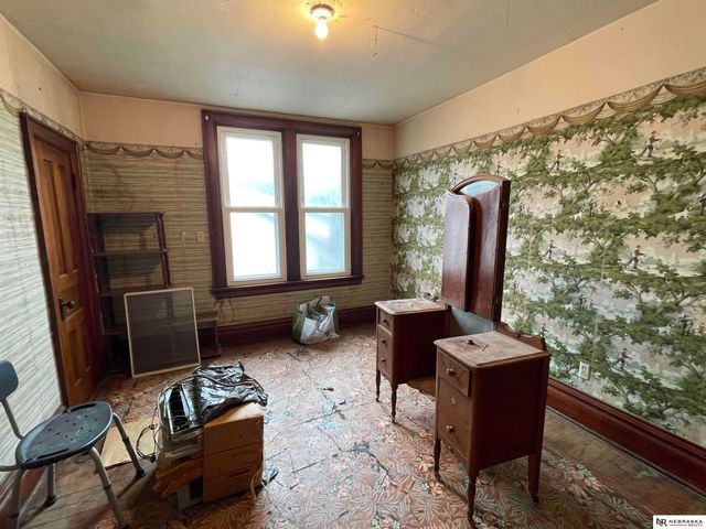 1006 S 25th Street, Omaha, NE 68105