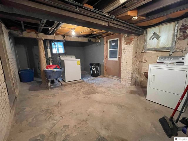 1006 S 25th Street, Omaha, NE 68105