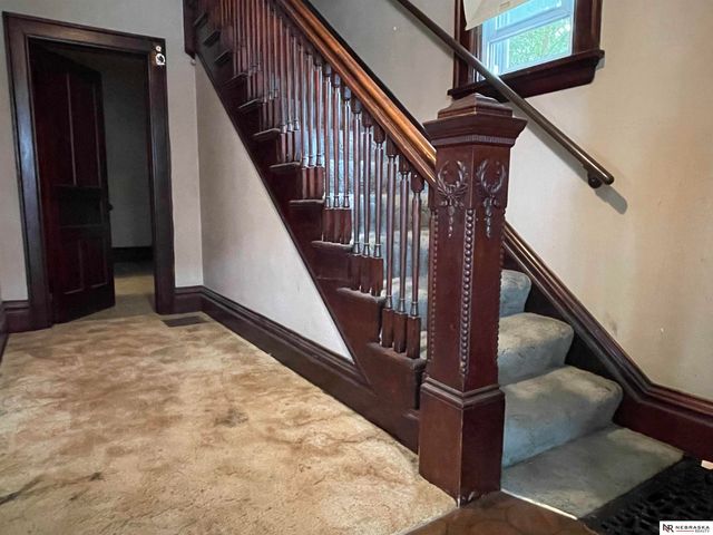 1006 S 25th Street, Omaha, NE 68105