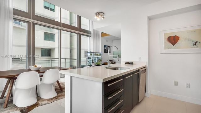 90 SW 3rd St TH 308, Miami, FL 33130