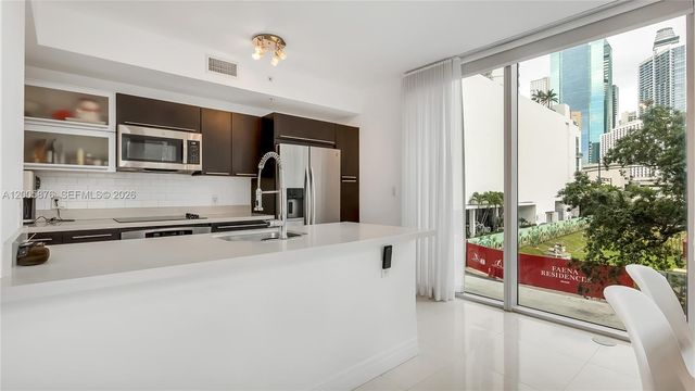 90 SW 3rd St TH 308, Miami, FL 33130