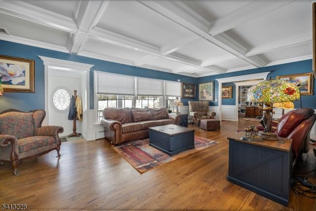 88 Chestnut Ridge Rd, Saddle River Boro, NJ 07458