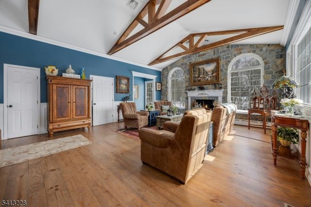 88 Chestnut Ridge Rd, Saddle River Boro, NJ 07458