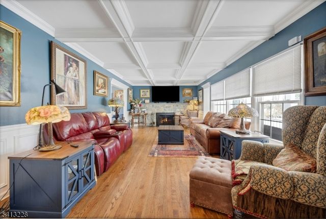 88 Chestnut Ridge Rd, Saddle River Boro, NJ 07458