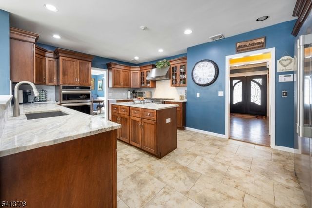 88 Chestnut Ridge Rd, Saddle River Boro, NJ 07458