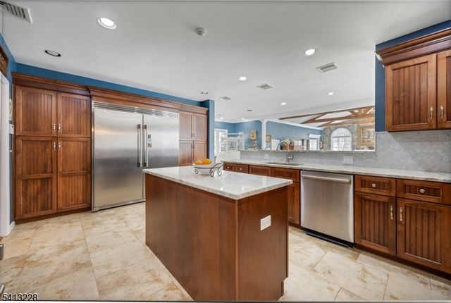 88 Chestnut Ridge Rd, Saddle River Boro, NJ 07458