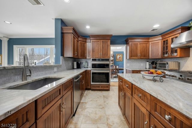 88 Chestnut Ridge Rd, Saddle River Boro, NJ 07458