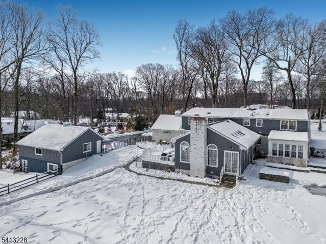 88 Chestnut Ridge Rd, Saddle River Boro, NJ 07458