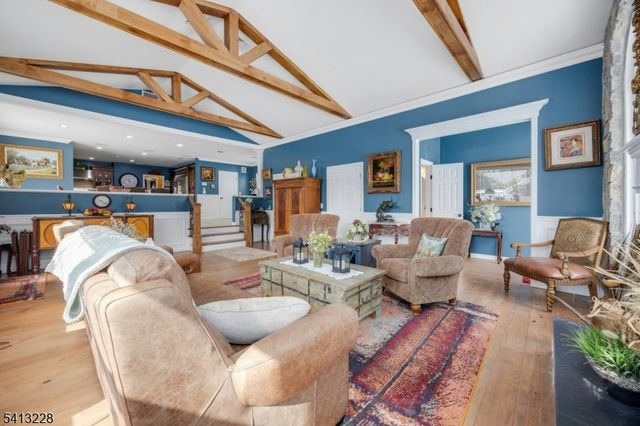 88 Chestnut Ridge Rd, Saddle River Boro, NJ 07458