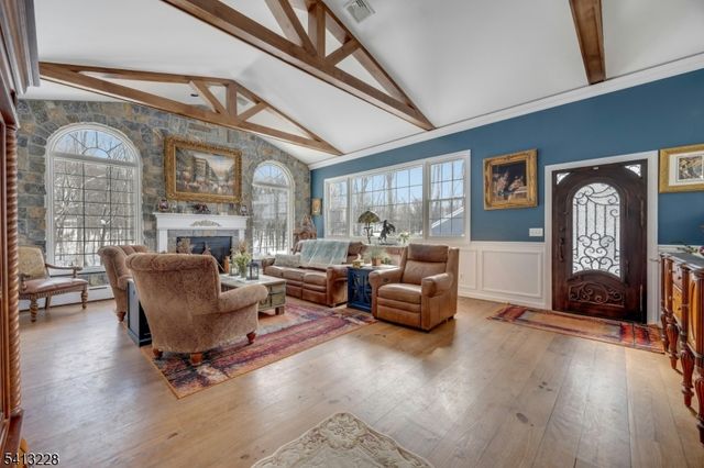 88 Chestnut Ridge Rd, Saddle River Boro, NJ 07458