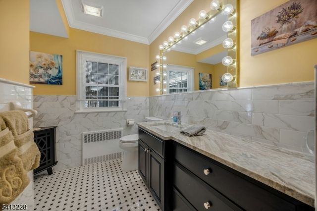 88 Chestnut Ridge Rd, Saddle River Boro, NJ 07458