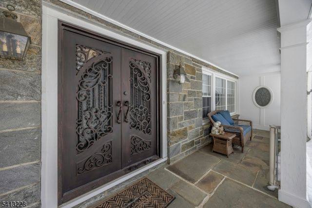 88 Chestnut Ridge Rd, Saddle River Boro, NJ 07458