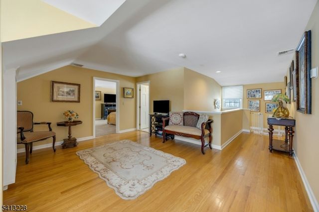88 Chestnut Ridge Rd, Saddle River Boro, NJ 07458