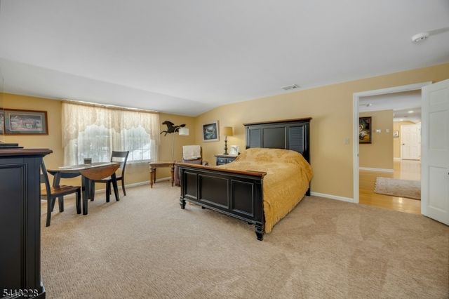 88 Chestnut Ridge Rd, Saddle River Boro, NJ 07458