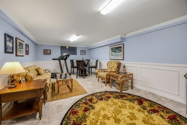 88 Chestnut Ridge Rd, Saddle River Boro, NJ 07458