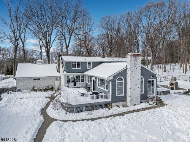 88 Chestnut Ridge Rd, Saddle River Boro, NJ 07458