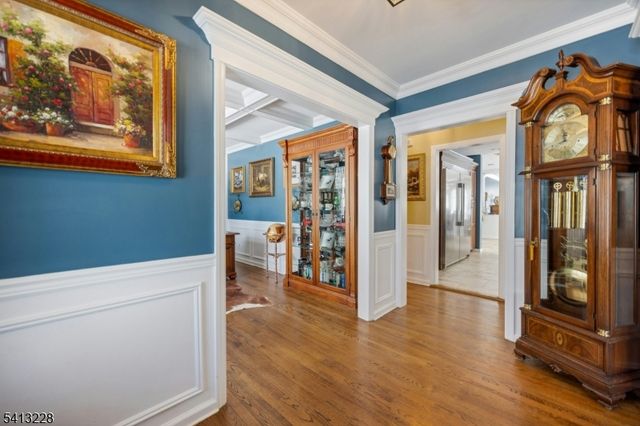 88 Chestnut Ridge Rd, Saddle River Boro, NJ 07458