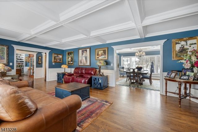 88 Chestnut Ridge Rd, Saddle River Boro, NJ 07458