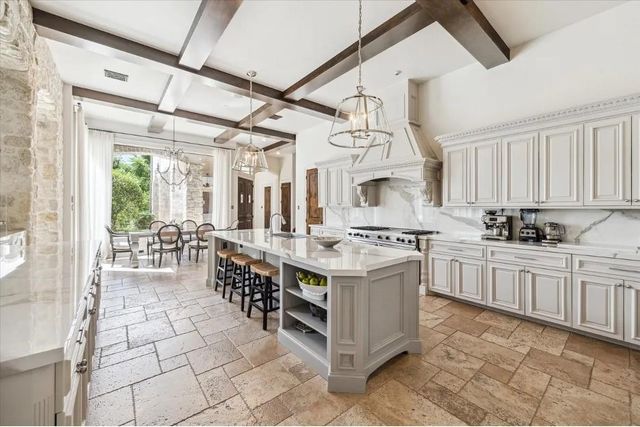 6015 Glencove Street, Houston, TX 77007