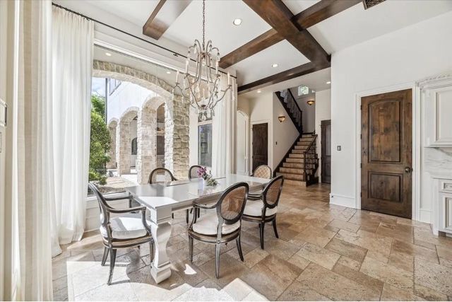 6015 Glencove Street, Houston, TX 77007