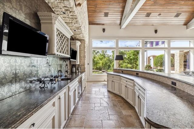 6015 Glencove Street, Houston, TX 77007