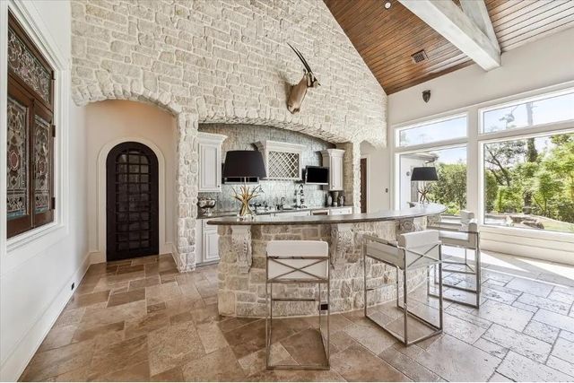 6015 Glencove Street, Houston, TX 77007