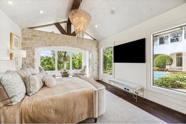 6015 Glencove Street, Houston, TX 77007