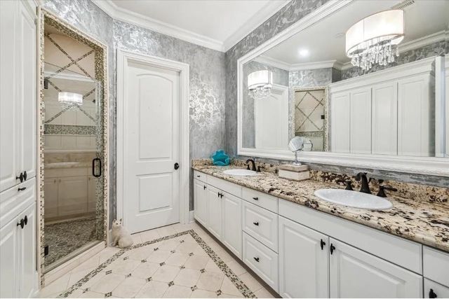 6015 Glencove Street, Houston, TX 77007