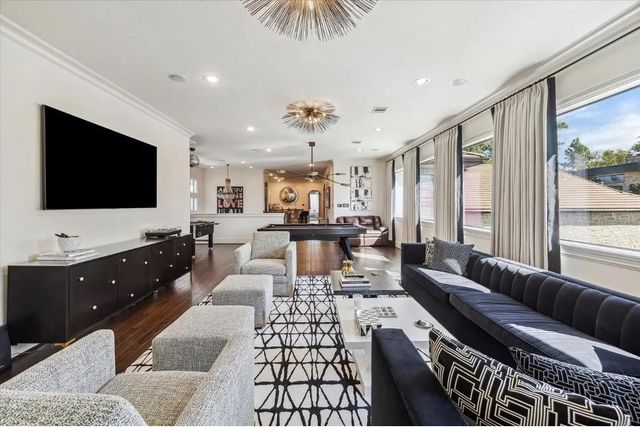 6015 Glencove Street, Houston, TX 77007