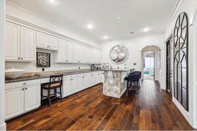 6015 Glencove Street, Houston, TX 77007