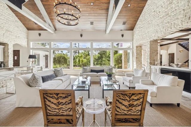 6015 Glencove Street, Houston, TX 77007