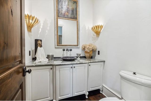 6015 Glencove Street, Houston, TX 77007