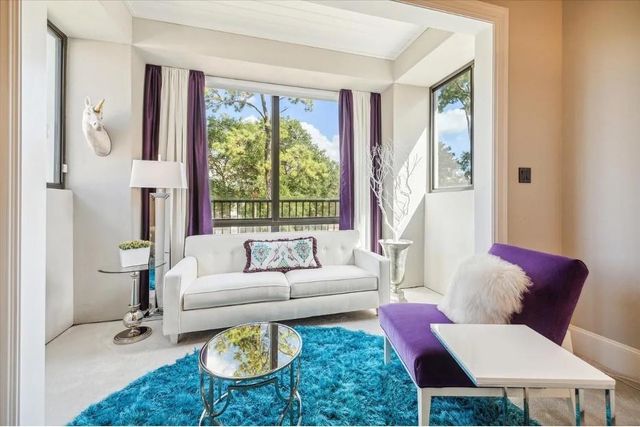 6015 Glencove Street, Houston, TX 77007