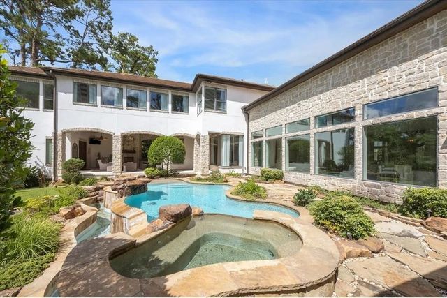 6015 Glencove Street, Houston, TX 77007